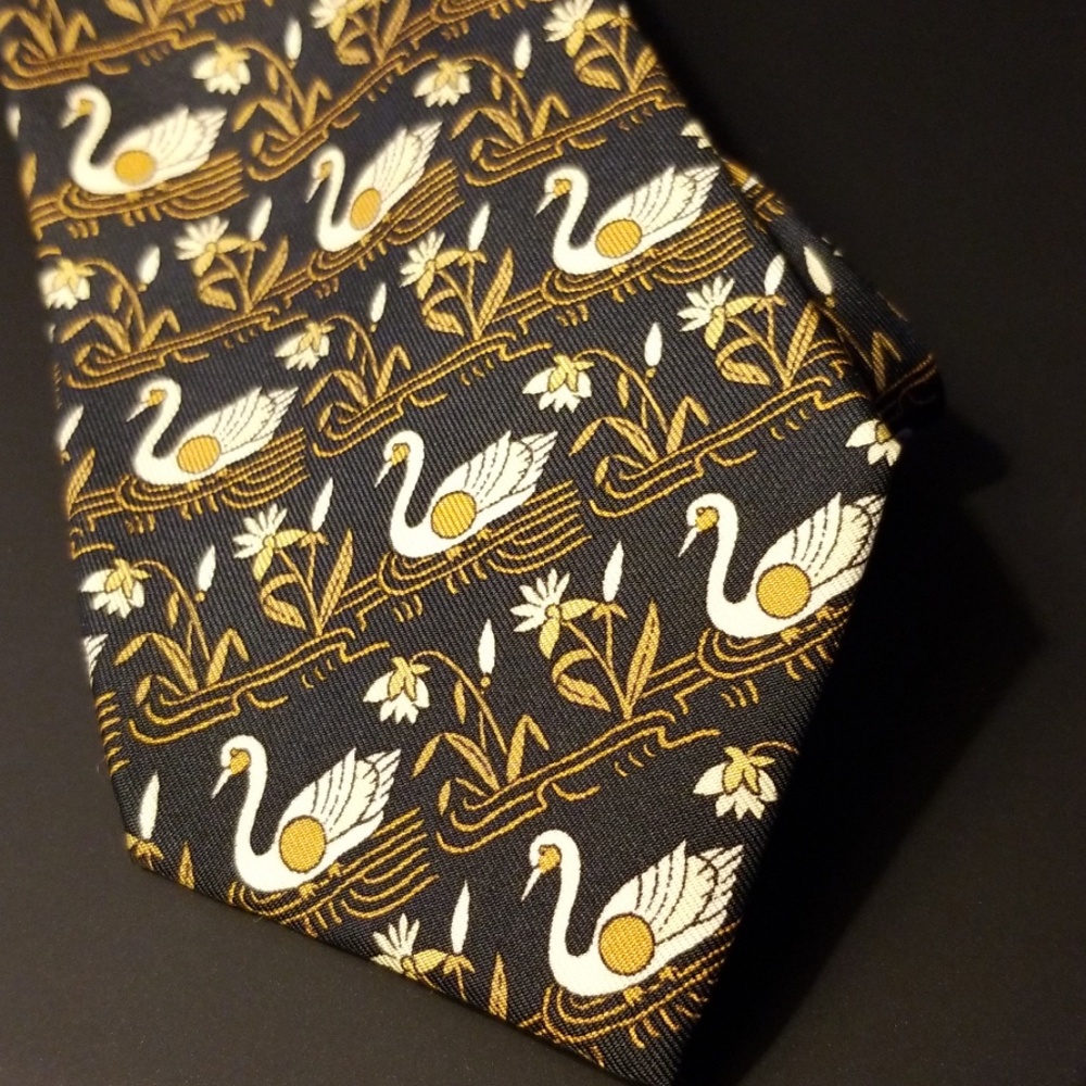 Hermes Mens Black Silk Swan Design Tie